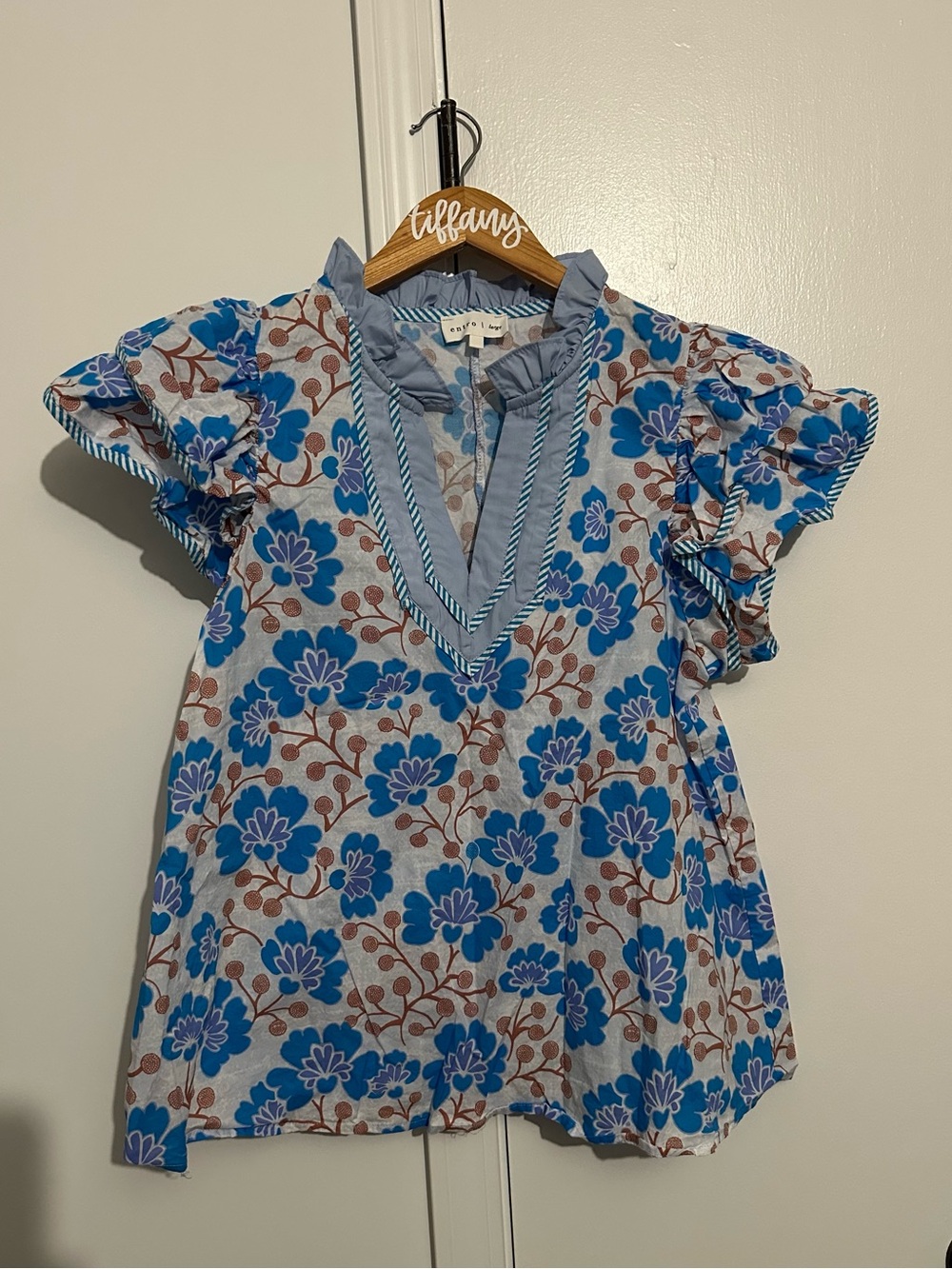 entro Blue Floral Ruffle Sleeve Blouse